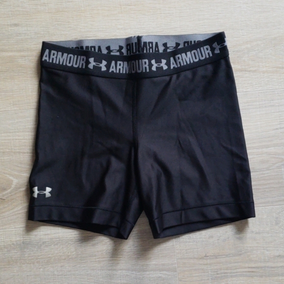 Black Under Armour shorts - XS - Picture 3 of 9